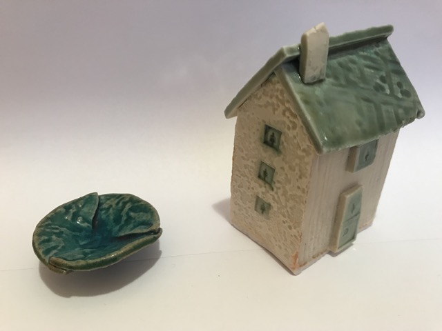 Small house and finger bowl
